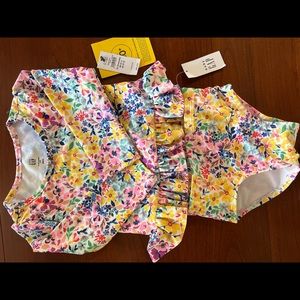 Baby gap girls two piece suit 👙 size 12-18m